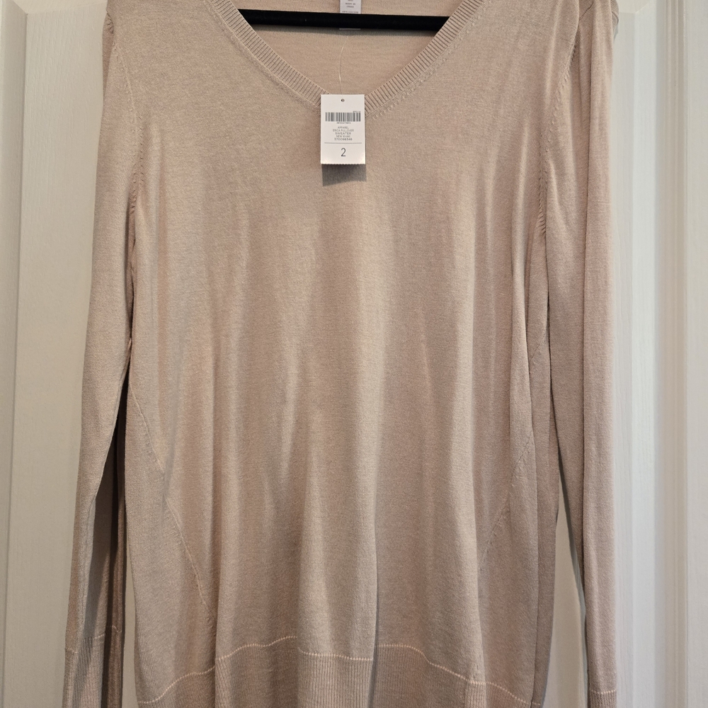 Chico's Long Sleeve V-Neck Tee in Light Taupe